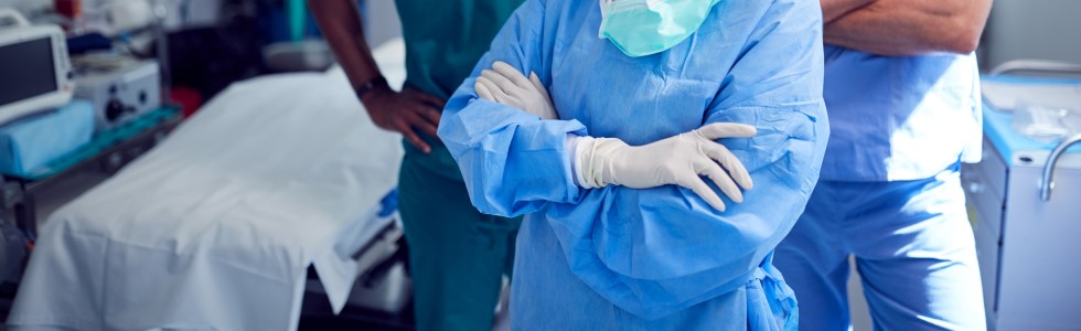 Ärzteteam in OP-Bekleidung inklusive OP-Hosen