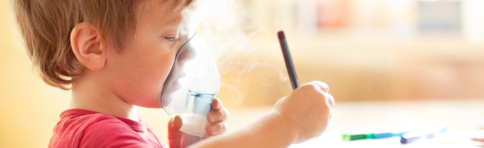 Ein Kind nutzt Sauerstoffsysteme während der Therapie