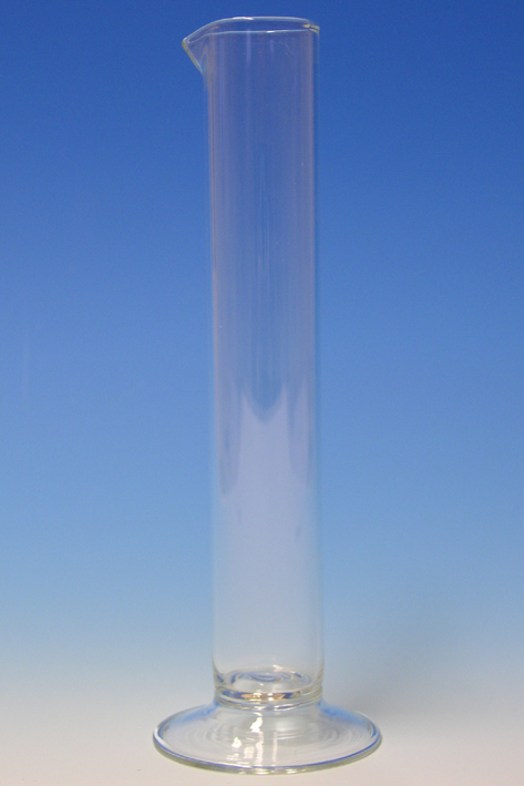 Glaszylinder mit Fuß und Ausguss, ca. 110 x 20 mm
